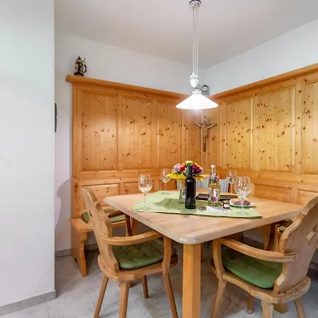 Edelweiss Apartment *